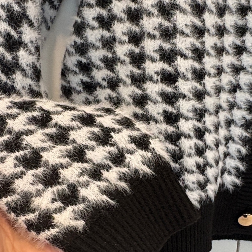 Tahari Black and White Houndstooth Sweater - Picture 4 of 6